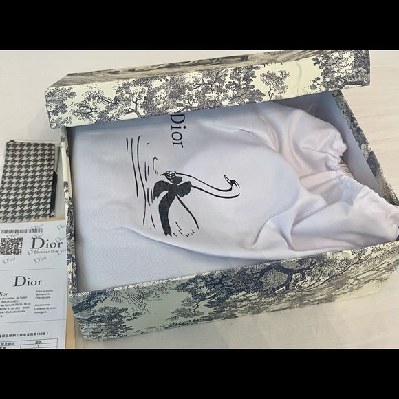 Brand new just opened in pics dior purse leather - Picture 4 of 5